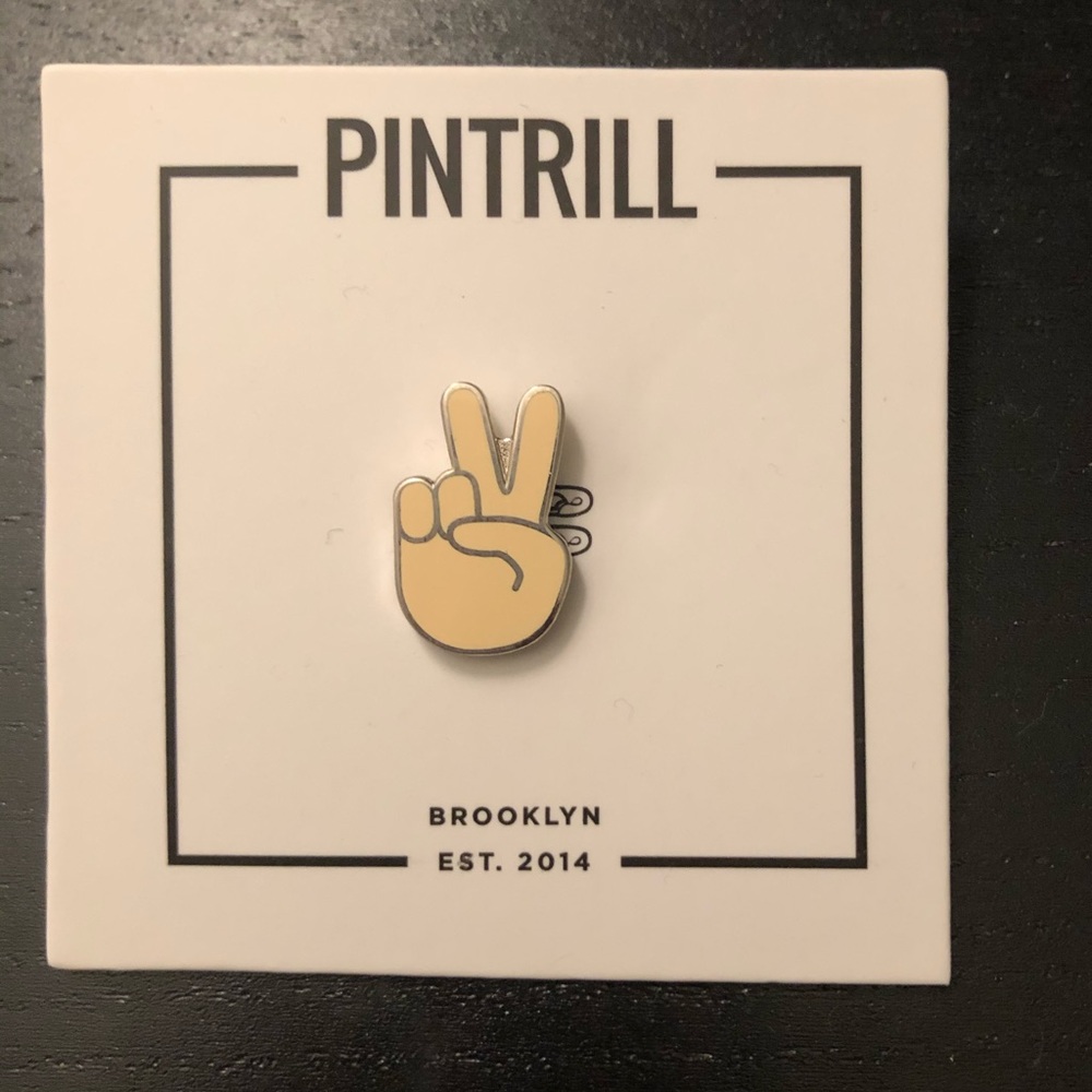 ✌🏻Pintrill Enamel Emoji Peace Sign Pin